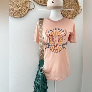 Dreamer bull skull graphic tee